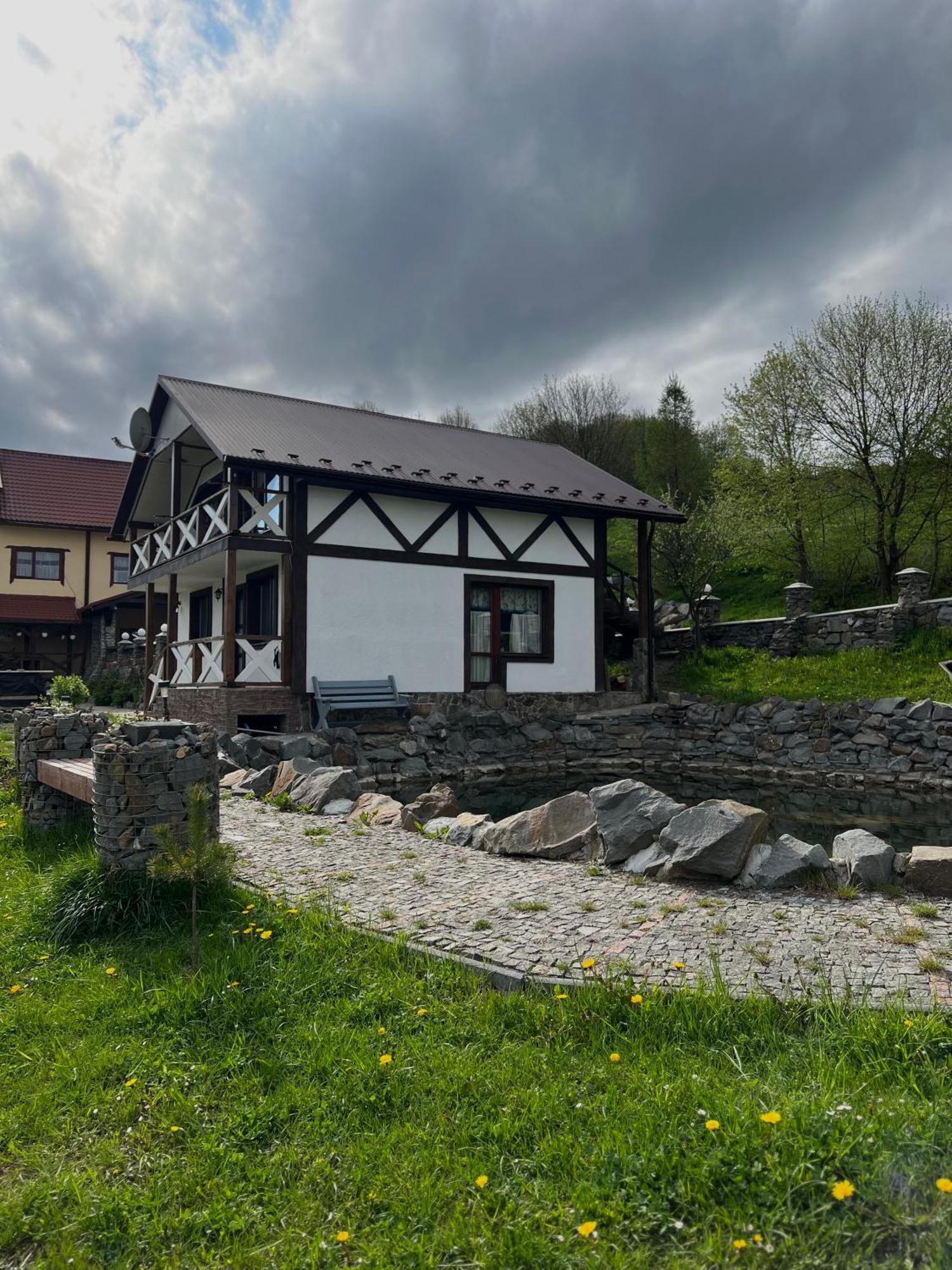 Готельно-Ресторанний Комплекс Кичера Volovăţ Exterior foto
