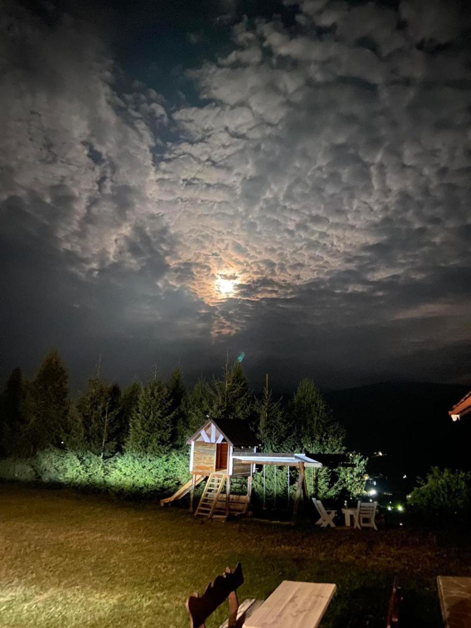 Готельно-Ресторанний Комплекс Кичера Volovăţ Exterior foto
