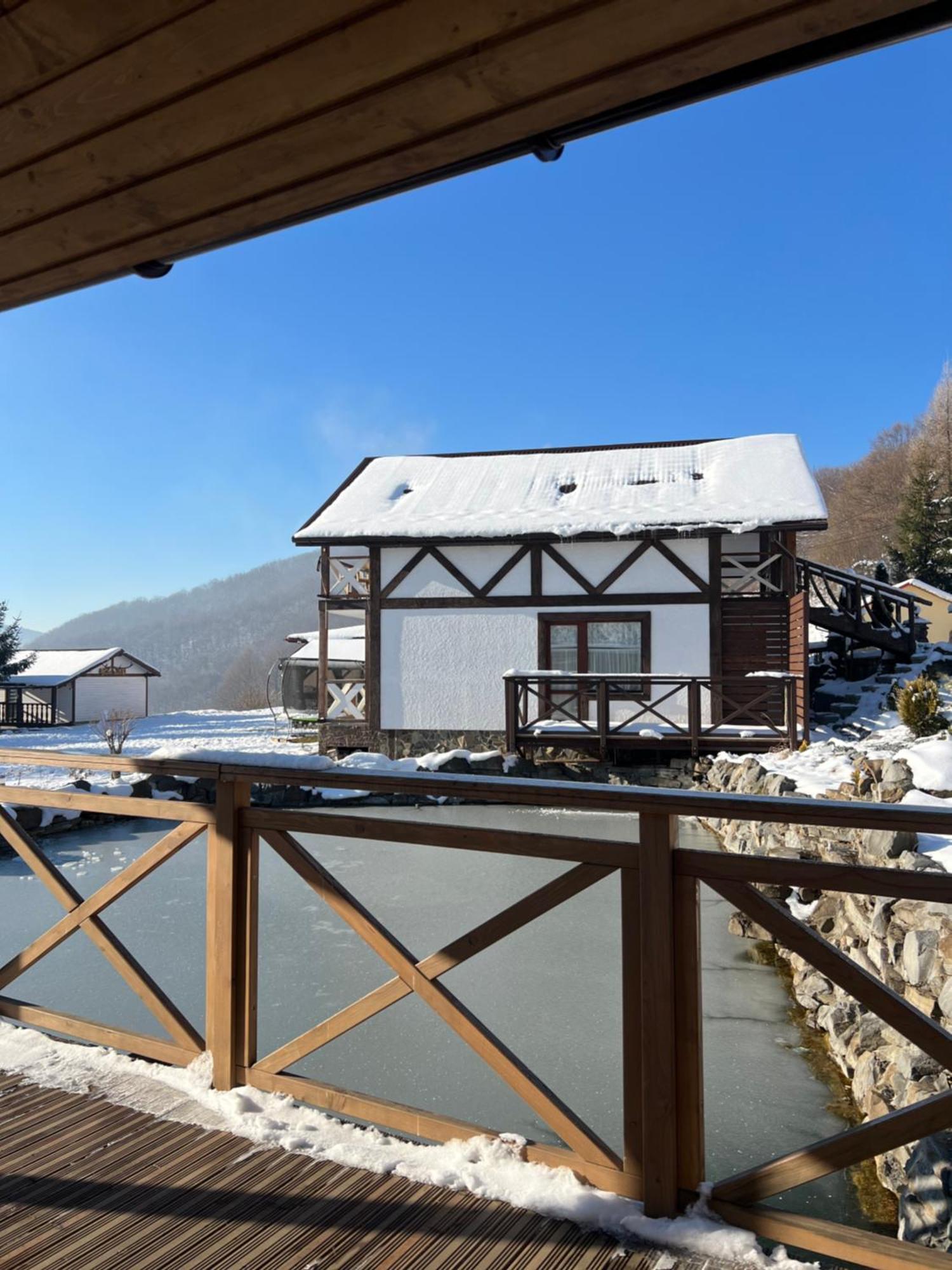 Готельно-Ресторанний Комплекс Кичера Volovăţ Exterior foto